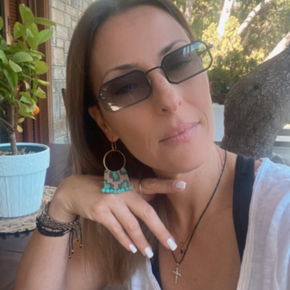 Σκουλαρίκια με τυρκουάζ με ημιπολύτιμες πέτρες χαολίτη. "Turquoise Aura" σκουλαρίκια με animal print πέτρες